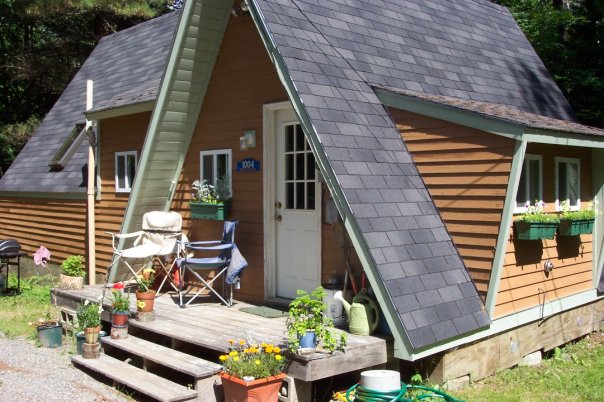 Camp Isnowhere Front of house in summer